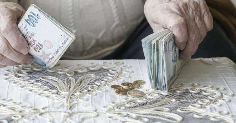 <p>Yüksek yargının, girişi olup da sigortası yatırılmayanlara ilişkin "giriş bildirgesinin verilmiş olması zaman aşımını kaldırır" yönünde kararı bulunuyor.</p>
