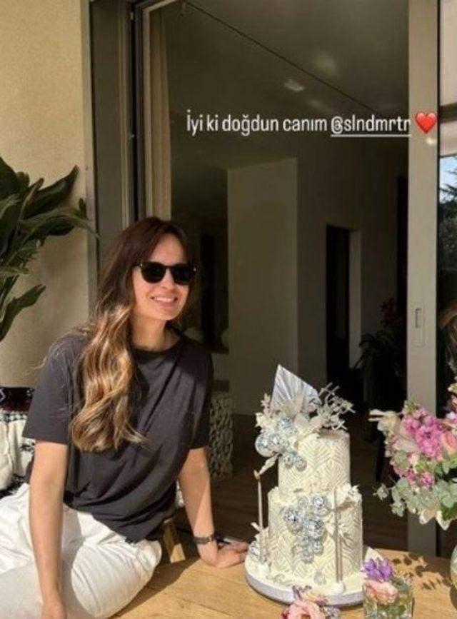<p><span style="color:#000000"><strong>Oyunculuğu bırakan güzel ismin son haline "Hiç değişmemiş", "Hep güzel", "Ne güzel kadınsın" yorumları geldi.</strong></span></p>
<p> </p>