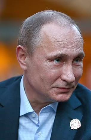 <p>Budanov, "Sürekli ortaya çıkan üç kişiyi özellikle biliyoruz, ancak kaç kişi olduğunu bilmiyoruz. Hepsi birbirine benzemek için estetik ameliyat geçirdi.</p>
<p> </p>
<p><em>“Onları ele veren tek şey boyları. Videolarda ve resimlerde görünüyor. Ayrıca mimikler, vücut dili ve kulak memeleri, çünkü bunlar her insan için benzersizdir.'”</em></p>