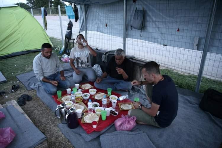 <p>Atina, Yunanistan: 14 saat</p>
