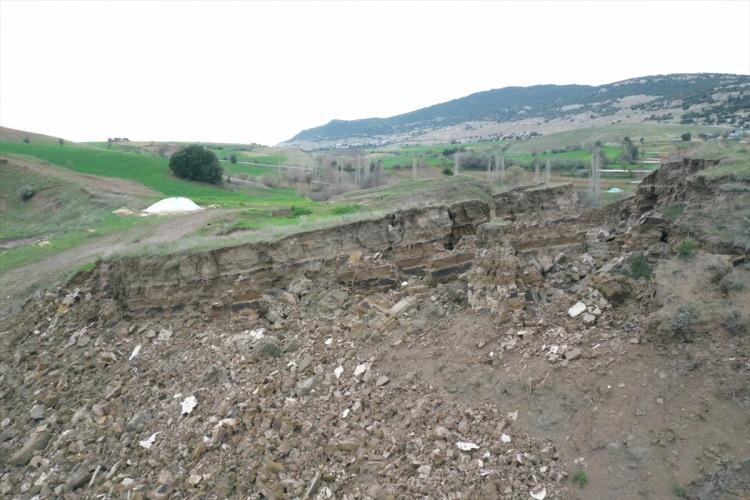 <p>Bir ihtiyar da vardı evde, zorla onu da dışarıya çıkardık. Allah bizi kurtardı." dedi.</p>
