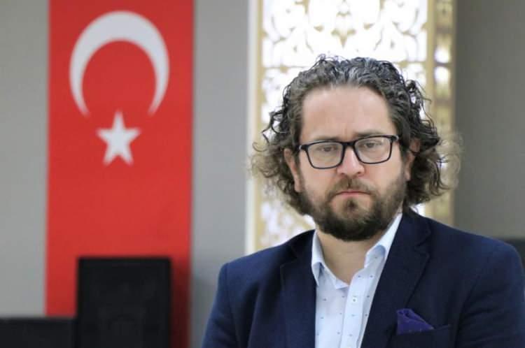 <p><span style="color:#008080"><strong>Şaşırtan doğa olaylarının üzerine bir de Arap topraklarının yeşile bürünmesi gündemi farklı bir boyuta taşıdı. Konu hakkında daha önce analizlerini dile getiren Said Ercan, kendisine komplocu diyen kesime karşı </strong></span><span style="color:#8B4513"><strong>'bulut tohumlama'</strong></span><span style="color:#008080"><strong> projesini ele aldı.</strong></span></p>