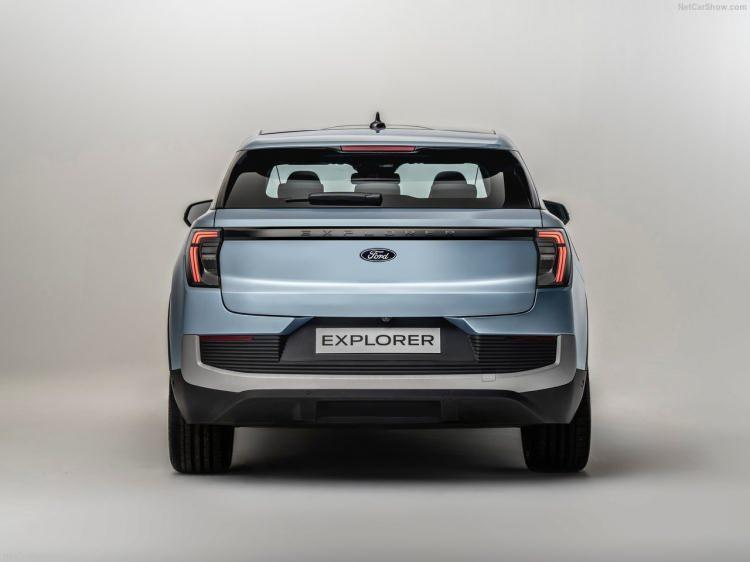 <p>Yeni Explorer hakkında konuşan Ford Model e Avrupa Genel Müdürü Martin Sander, "Explorer, yeni nesil Ford elektrikli otomobillerin öncüsü. Amerikan köklerimize sahip, ancak Avrupa'daki müşterilerimiz için Köln'de üretilen ilk elektrikli otomobil" dedi.</p>