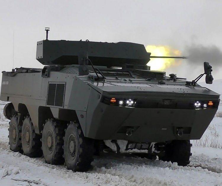 <p><strong>ÇEŞİTLİ KALİBRELERDE SİLAH KULLANIMI</strong></p>
<p> </p>
<p>Ana silahta kullanılan farklı kalibredeki top seçenekleri dışında yardımcı silah olarak kullanılan farklı kalibrelerdeki makineli tüfek seçenekleri ile farklı silahları bir arada kullanma imkanı vererek personele avantaj sağlayacak.</p>
