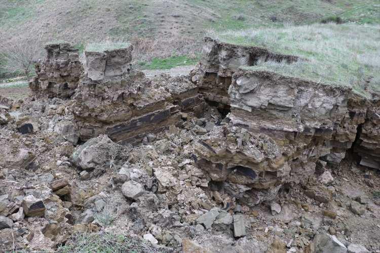 <p>Depreme uykuda yakalandığını anlatan Çalışır,</p>
