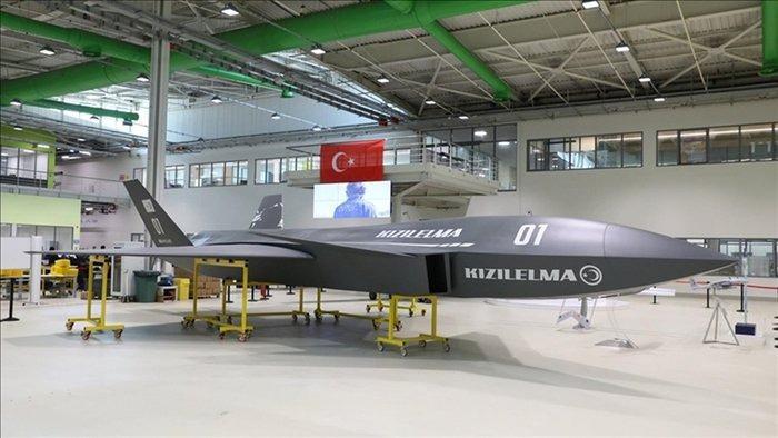 <p>Beşinci nesil çok rollü savaş uçağı olarak tanımlanan MMU'nun 2070'li yıllara kadar envanterde kalması planlanıyor.</p>