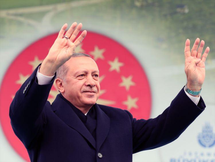 <p>CUMHUR İTTİFAKI'NIN ADAYI BAŞKAN ERDOĞAN OLMUŞTU</p>
<p>Cumhurbaşkanı Recep Tayyip Erdoğan'ın, 14 Mayıs'ta yapılacak Cumhurbaşkanı ve 28. Dönem Milletvekili Seçimi'nde, Cumhur İttifakı'nın cumhurbaşkanı adayı olmasına ilişkin başvurusu AK Parti ve MHP'li yöneticiler tarafından Yüksek Seçim Kurulu'na (YSK) yapıldı.</p>