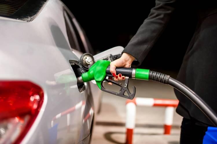 <p>İstanbul Avrupa Yakası'nda bir litre benzin fiyatı: 20,56 TL</p>
<p> </p>
<p>İstanbul motorin litre fiyatı Avrupa Yakası'nda 20,5 TL</p>
<p> </p>
<p>İstanbul LPG litre fiyatı Avrupa Yakası'nda 12.09 TL</p>