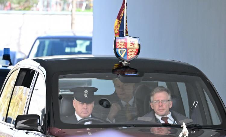 <p>İngiltere Kralı 3. Charles, Almanya ziyareti kapsamında Başbakan Olaf Scholz ile Başbakanlıkta bir araya geldi.</p>
<p> </p>