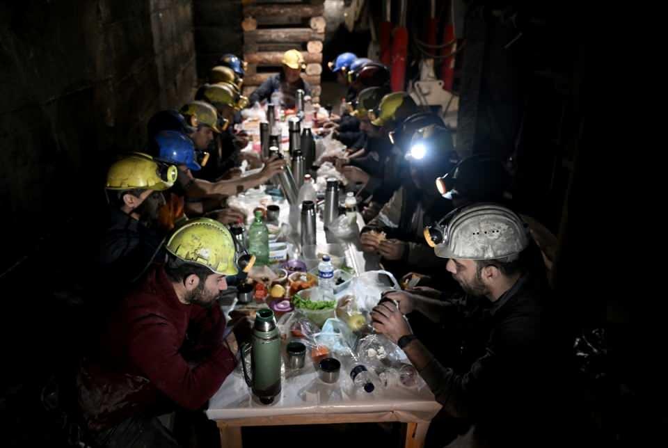 <div>Aynı zamanda hüzünlüyüz. Deprem bölgesinde yaşamış olduğumuz bir hüzün vardı. Geldik, ülkece yaralarımızı sarmaya çalışıyoruz." dedi.</div>

<div> </div>
