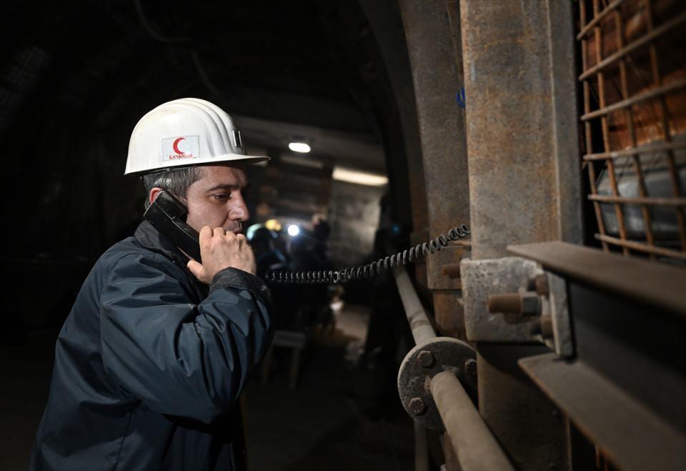 <div>İşçiler, iftar vaktinin ocak içindeki telefonla kendilerine bildirilmesiyle oruçlarını açıyor.</div>

<div> </div>
