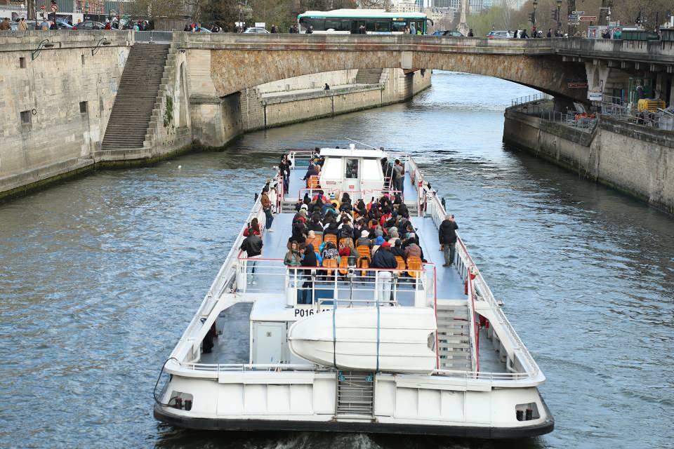 <p>Nehrin hedeflenen temizlik seviyesine ulaşması halinde, 2024 Paris Olimpiyat Oyunları kapsamında düzenlenecek yüzme yarışlarının bir kısmı da Sen Nehrinde gerçekleştirilecek.</p>