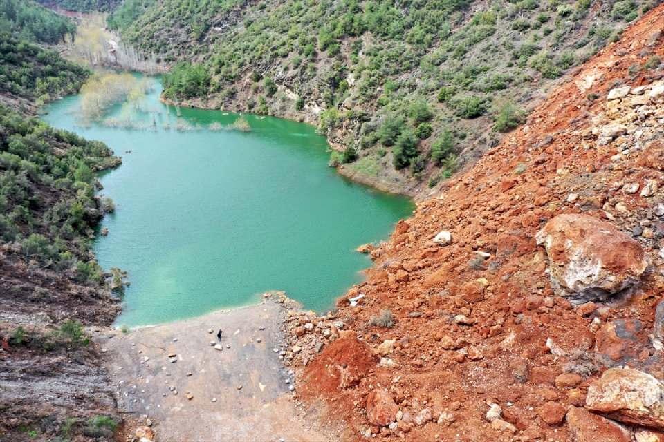 <p>Kahramanmaraş merkezli depremlerin ardından İdilli ve Değirmencik mahalleleri arasında bulunan vadide heyelan meydana geldi.</p>

<p> </p>

