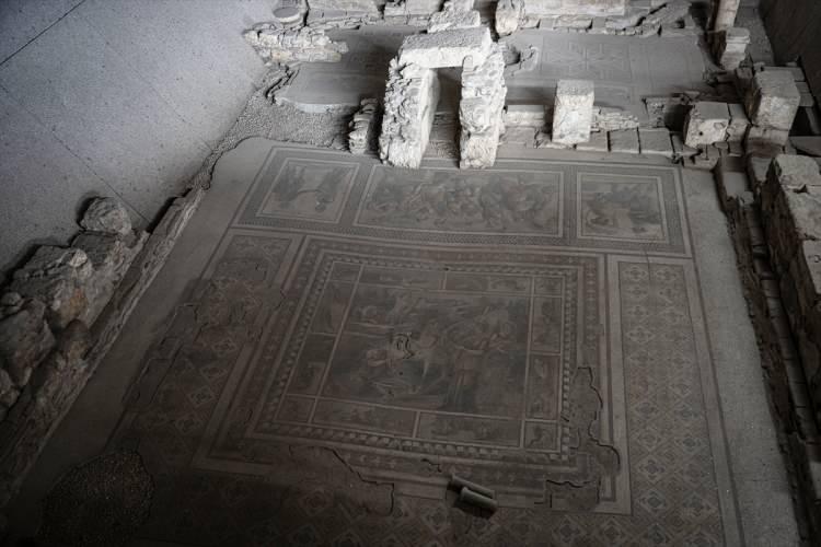 <p>Ersoy, müzede statik kontrollerin ve bazı restorasyonların yapıldığını, Hatay'ın yaralarının sarılmasının ardından müzenin en kısa sürede ziyarete açılacağını sözlerine ekledi.</p>