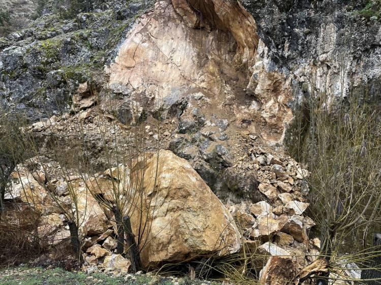 <p>Burası doğa harikası bir yerdi. Piknik için gelenler, çevre illerden su götürmek için gelenler vardı.</p>
