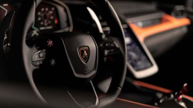 <p>Aventador'un yaşam döngüsünü 11 yıl boyunca devam ettiren Lamborghini'nin, Revuelto için de şimdiden 2 yıl sonrasına sipariş aldığı açıklandı.</p>

<p> </p>
