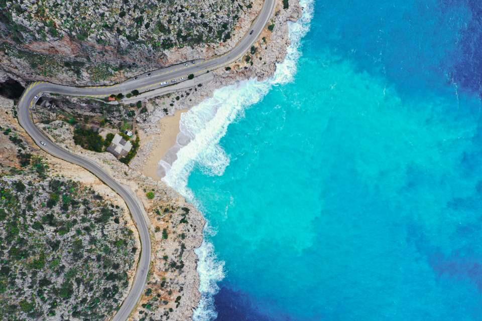 <p>Antalya'da turkuaz rengiyle dikkati çeken Kaputaş Plajı, ilkbaharın gelmesiyle yerli ve yabancı turistlerin uğrak noktası olmaya başladı.</p>

<p> </p>

