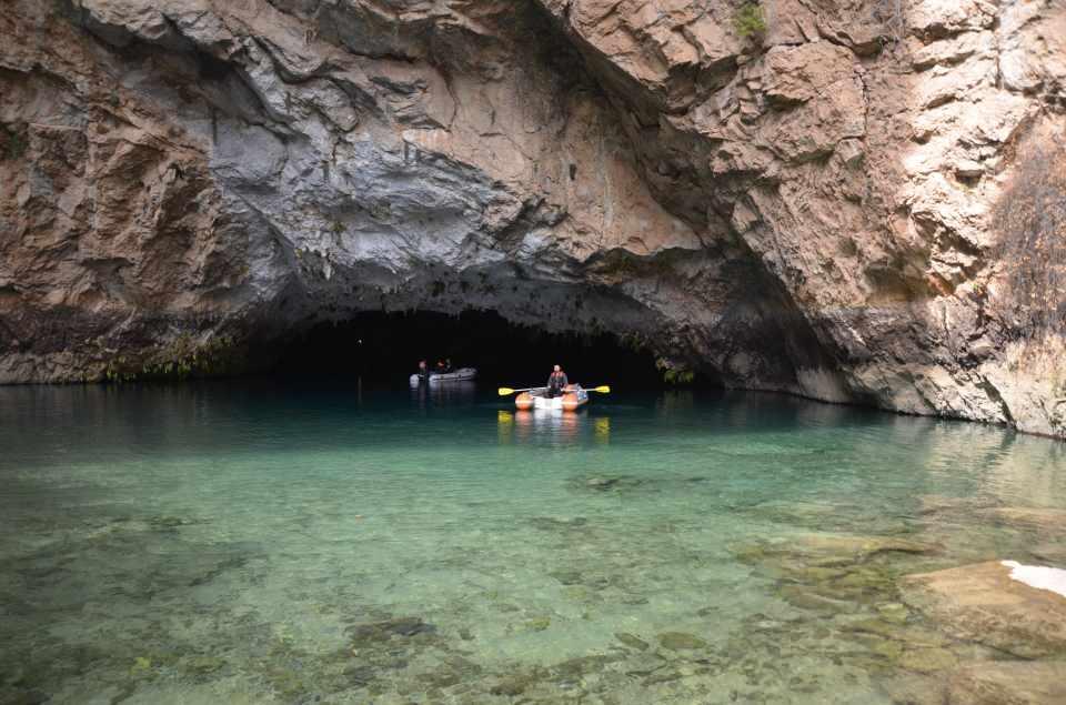 <p>Antalya'nın İbradı ilçesi Ürünlü Mahallesi sınırları içerisinde bulunan mağara artık yılın dört mevsiminde açık tutuluyor. Sadece yağışlı havalarda olabilecek tehlikelere karşı zaman zaman kapatılan mağarayı üç ay içerisinde 35 bin kişi ziyaret etti. </p>

<p> </p>
