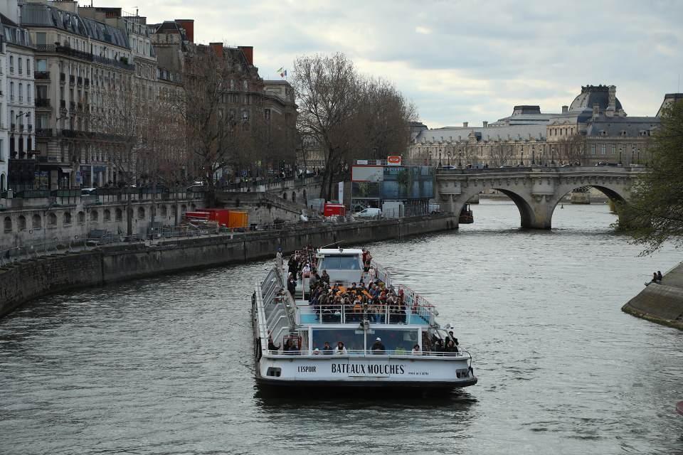 <p>Fransa’nın başkenti Paris’in içinden geçen Sen Nehrini temizleme çalışmaları tüm hızıyla devam ediyor. </p>
<p> </p>