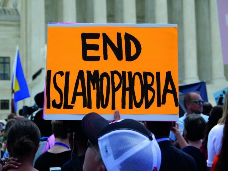 <p><span style="color:#000000"><strong>İslamofobi'nin apaçık bir örneği olan bu saygısız saldırıyla Müslümanların sembol ve kutsallarını hiçe sayıldı.</strong></span></p>
