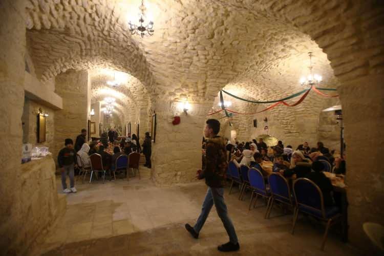 <p>Ürdün'ün Es-Salt kentinde yetim çocuklar için iftar yemeği verilen bir kilisede akşam ezanı okundu.</p>
