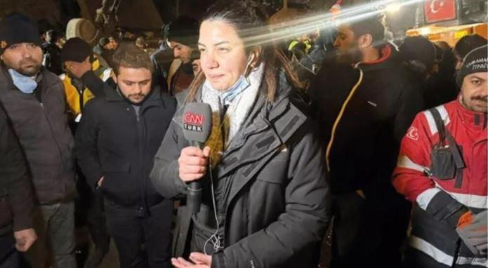 <p><strong>Deprem bölgesinden dönmeyeceğini açıklayan CNN Türk muhabiri Fulya Öztürk, son zamanlarda hakkında çıkan haberlere kayıtsız kalmayan Öztürk, hastanede çekilen fotoğrafının paylaşılması üzerine "Nolur paylaşmayın artık" diyerek tepki gösterdi.</strong></p>
