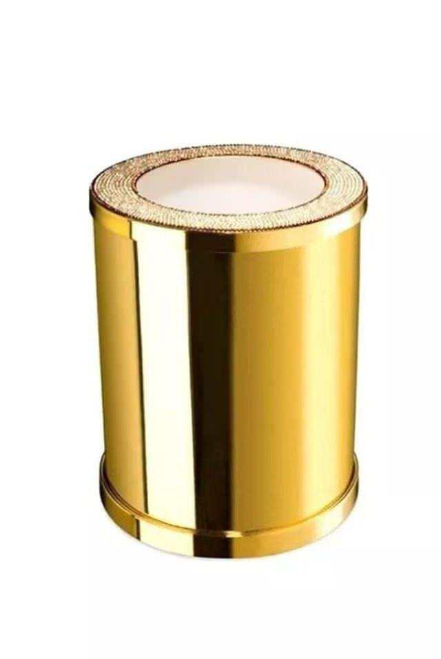 <p><span style="color:#000000"><strong>Misafirlerinin kullanacağı banyo için çöp kovası alan ünlü fenomen, tamı tamına 29 bin lirayı gözden çıkardı.</strong></span></p>