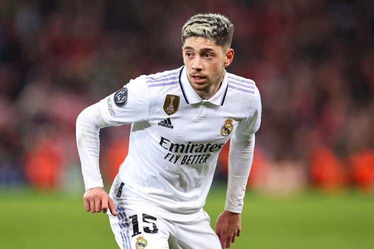 <p>10- Federico Valverde / Merkez Orta Saha<br />
<br />
* Real Madrid<br />
<br />
* 100 Milyon Euro</p>