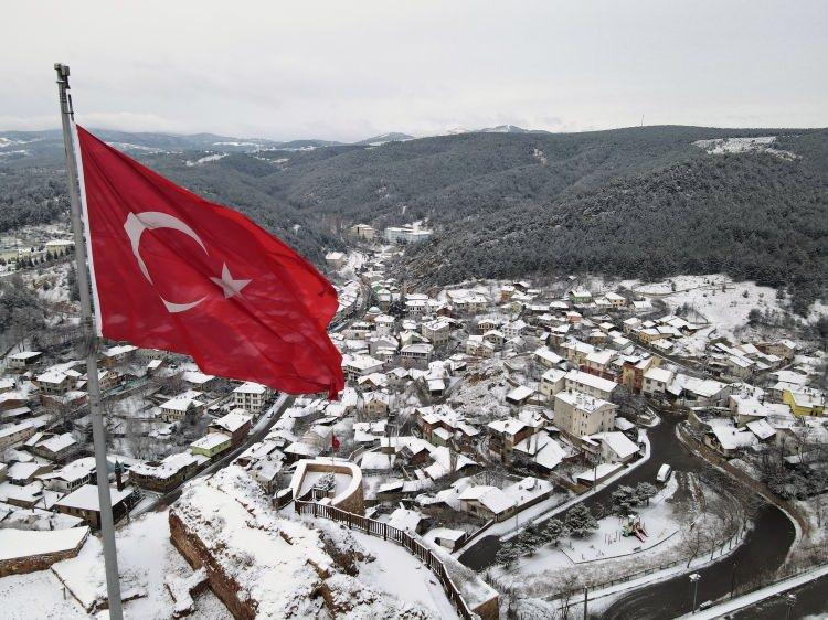 <p><strong>ORDU</strong></p>

<p>Ordu'da kar yağışı nedeniyle bazı ilçelerde eğitime yarın ara verildi.</p>

<p>İl Milli Eğitim Müdürlüğünden alınan bilgiye göre, yoğun kar yağışı, olumsuz hava şartları ve ulaşımda yaşanabilecek olası aksaklıklar nedeniyle Çaybaşı, Akkuş, İkizce, Gürgentepe, Mesudiye, Gölköy ile Korgan ilçelerinde okullar 30 Mart Perşembe günü tatil edildi.</p>
