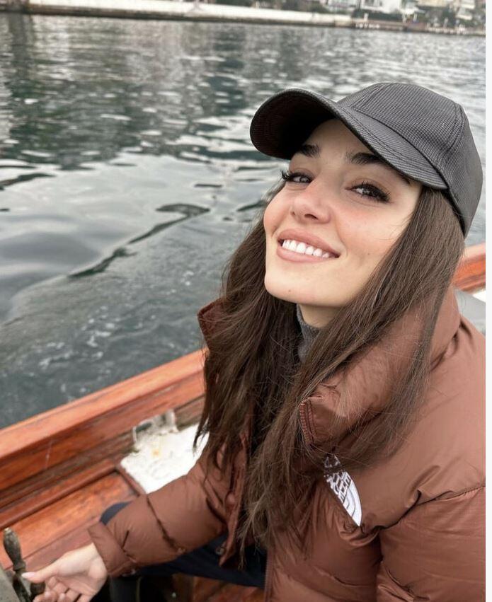 <p><strong>Son olarak sosyal medya hesabından yaptığı paylaşımla gündeme gelen Hande Erçel, İstanbul Boğazı'na balık tutmak için çıktığı anların fotoğrafını Instagram hesabı üzerinden takipçileriyle paylaştı. </strong></p>
