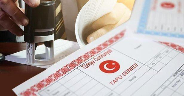 <p><strong>MESAİYE YAKIN RANDEVU TERCİHİ</strong></p>
<p> </p>
<p>Çağlar, dolandırıcıların kendilerini <strong>'emlakçı</strong>' olarak tanıttığını ya da yakınına ait evi sattığını belirterek, satış fiyatının bir bölümünün başkasına ait banka hesabına gönderilmesinin ardından tapu müdürlüklerinden mesai bitimine yakın saatlerde randevu almayı tercih ettiğini söyledi. Çağlar, tapu müdürlüğüne gidildiğinde de kalan paranın havalesini yaptıran dolandırıcıların, 'Mesai bitti. İşlemler yarına kaldı' diyerek ev almak isteyenlerin dolandırıldığını anlattı.</p>