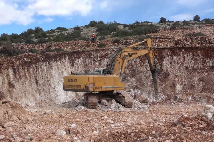 <p>Daha önceden de 210 adetlik bir projemiz vardı. Deprem zamanında buradaki konutlar hasar almadı. Buradaki konutlarda herhangi bir deprem endişemiz yok" dedi.</p>
