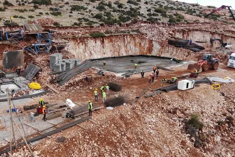 <p>Yeni konutların yapılacağı "Yukarı Pazarcık" bölgesinde binaların sağlam olduğu, bir kısmının da afeti hafif hasarla atlattığı görüldü.</p>
