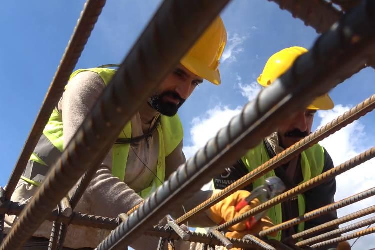 <p>İki temelin tamamlanmasında son aşamaya geldiklerini ifade eden Sarıgül, "Temelin biri gro beton aşamasında diğer temelde de kırımlar devam ediyor.</p>
