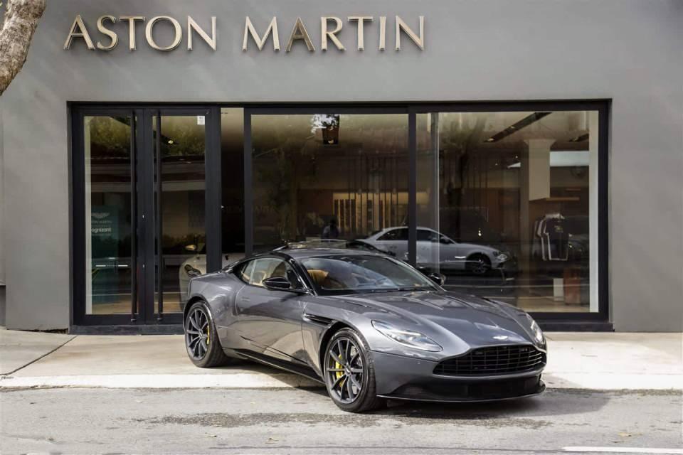 <p><strong>ASTON MARTIN</strong></p>

<p>28 adet</p>
