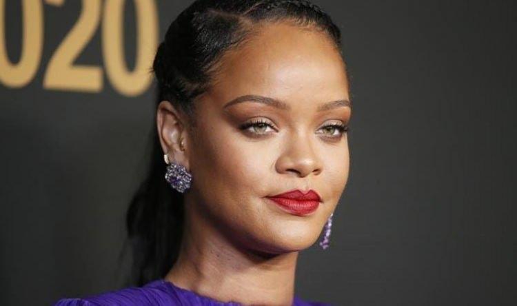 <p><span style="color:#000000"><strong>Beverly Hills'teki evine giren saplantılı hayranından kurtulmayı başaran Rihanna şimdi de 'hırsızlık' olayıyla gündeme geldi.</strong></span></p>

