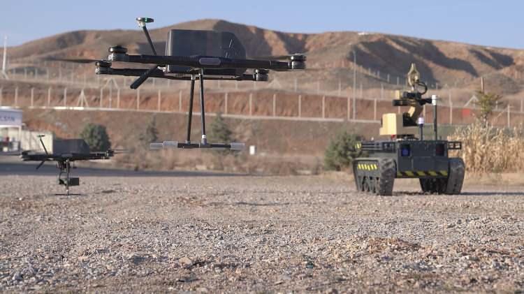 <p>HAVELSAN'ın öncülüğünde, alanında önde gelen firmaların işbirliğiyle geliştirilen orta sınıf-2 insansız kara aracı Kapgan için de test ve platform iyileştirme çalışmaları yürütülüyor.</p>
<p> </p>