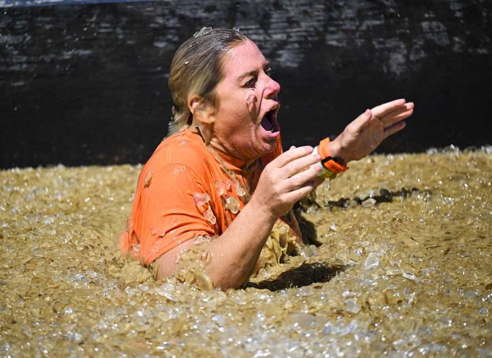 <p>ABD'nin Kaliforniya eyaletinde düzenlenen, dünyanın en zor koşusu olduğu kabul edilen "Tough Mudder" yarışmasına birçok sporcu katıldı. </p>

<p> </p>
