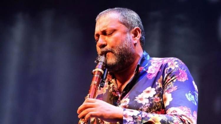 <p><span style="color:#800000"><strong>BAĞIRSAK KANSERİNE YAKALANDI</strong></span></p>

<p><strong>İki &ccedil;ocuk babası olan Şenlendirici'nin bağırsak kanserine yakalandığı &ouml;ğrenildi.</strong></p>
