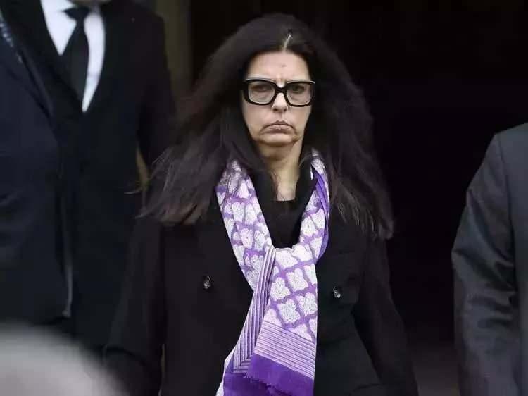 <p>11- Francoise Bettencourt Meyers<br />
<br />
80.5 milyar dolar</p>