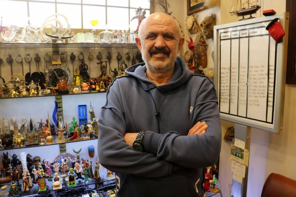 <p>Çünkü buradaki dizilişin bozulmasını çok istemiyorum. Şirketimizin geneli de çok güzel insanların çalışma ortamları ne kadar rahat, ne kadar huzurlu ve ne kadar renkli ise insanlarda öyle oluyorlar. </p>
