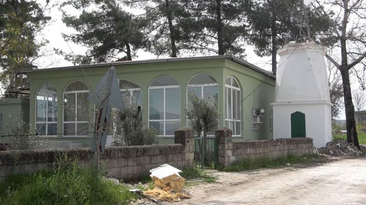 <p>Ön tarafımızda ana cadde var. Orada sabahleyin kalktığımızda apartmanların yerle bir olduğunu gördük. </p>
