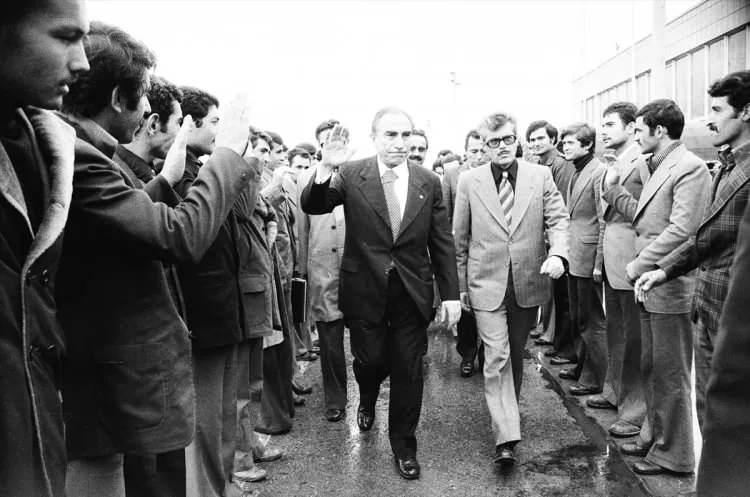 <p>MHP Genel Başkanı Türkeş, 24 Kasım 1976'da hacca gitmek üzere Esenboğa Havalimanı'ndan uğurlanırken.</p>
