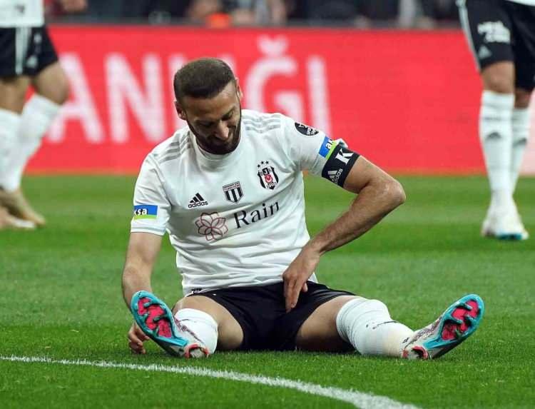 <p>"Cenk sakatlanmasa Ghezzal'ın yerine Gedson'u oyuna alırdım ben olsam. Bu şekilde Giresunspor, Beşiktaş'ın kalesine gelemezdi."</p>
