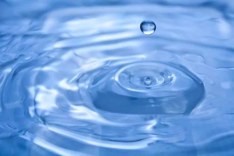 <p>Dünya Sağlık Örgütü'nün raporlarına göre dünyanın en sağlıklı sularından olan zemzem suyunun esrarı, günümüz teknolojisindeki tüm araştırmalara rağmen çözülemiyor.</p>

<p> </p>
