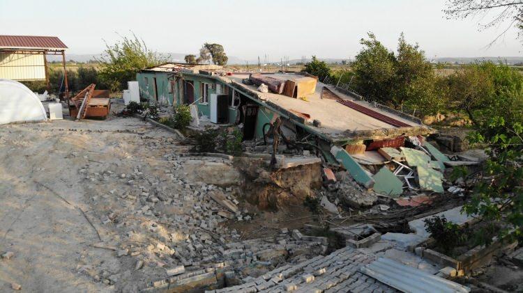<p>Kahramanmaraş merkezli depremlerde en çok hasarı Hatay'ın Antakya ilçesi aldı. İlçede neredeyse yaşanabilecek durumda ev kalmazken, 10 binlerce vatandaş da hayatını kaybetti</p>