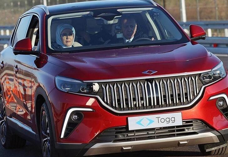 <p><span style="color:#B22222"><strong>"Hani TOGG diye bir araba yoktu, imal edilmiyordu? Al işte, bal gibi de var. Hatta ben bile bir TOGG'a yazılmıştım.</strong></span></p>