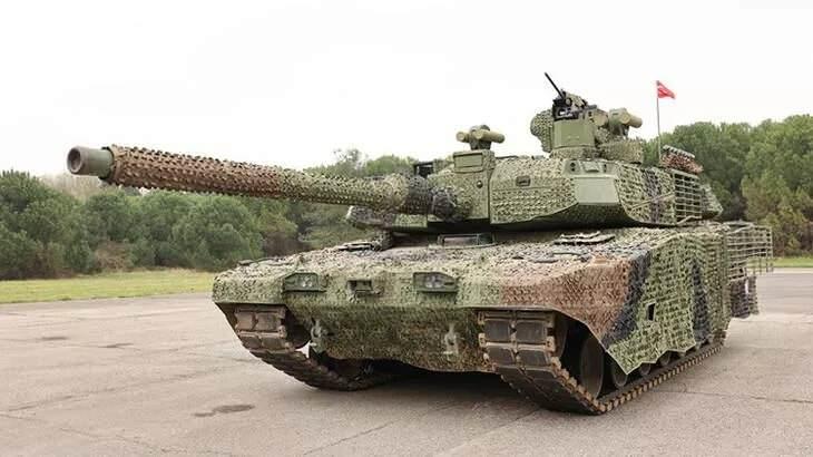 <p><strong>"ALTAY TANKI YERLİ GÜÇ PAKETİYLE DE HİZMETE ALINACAK"</strong></p>
<p>Kore güç paketini kullanırken onun üzerindeki bazı aksamları yerleştirme projemiz var. Biz testleri yaptık. Güç paketinin testlerini yaptık. Kullanıcının testleri yapmasını bekliyoruz. Altay tankına bir dizi daha teknoloji ekledik. Onlar da test sürecinden geçsin. 2 tankı TSK'ya vereceğiz, onlarla da test sağlayacağız. Testi her rejimde yapmanız lazım. Saatlerce test etmeniz lazım. İlk 100 tankımız için Kore güç paketi kullanırken diğer tankları yerli güç paketiyle hizmete vermiş olacağız.</p>