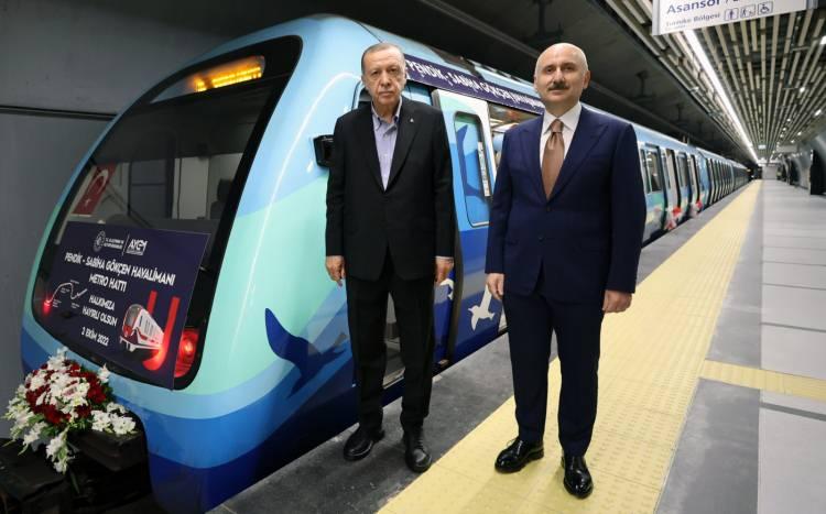 <p>Yeni metro hattı sayesinde Kadıköy-Sabiha Gökçen Havalimanı arası seyahat süresi 50 dakika oldu.</p>