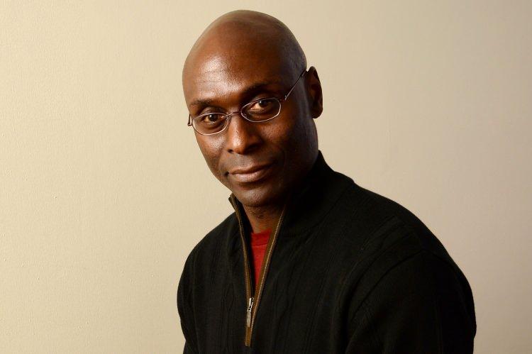 <p><span style="color:#000080"><strong>Fakat Lance Reddick'in ailesi adına konuşan avukatı James Hornstein, otopsiden çıkan sonuçların mantıklı gelmediğini çünkü oyuncunun fiziksel bakımdan tanıdığı en formda kişi olduğunu söyledi.</strong></span></p>
<p><span style="color:#000080"><strong>James Hornstein, Reddick'in evde her gün egzersiz yaptığını ve sıkı bir beslenme düzeni uyguladığını belirterek, iş için uzakta olduğu zamanlarda sözleşme gereklilikleri kapsamında spor salonu olanaklarından yararlanmayı talep ettiğini ekledi.</strong></span></p>